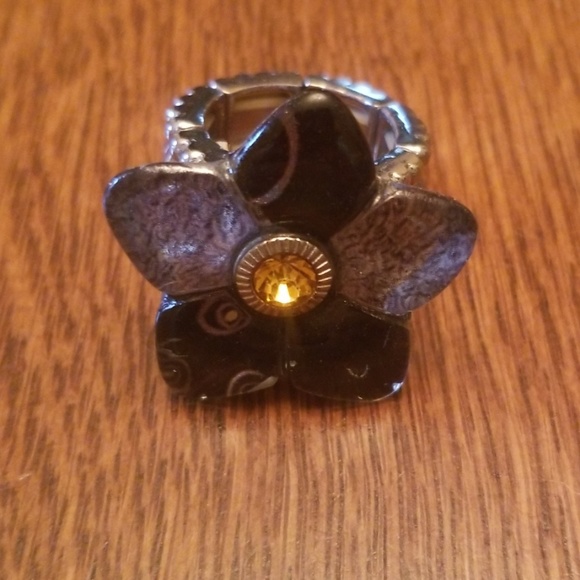 Flower ring - Picture 3 of 5